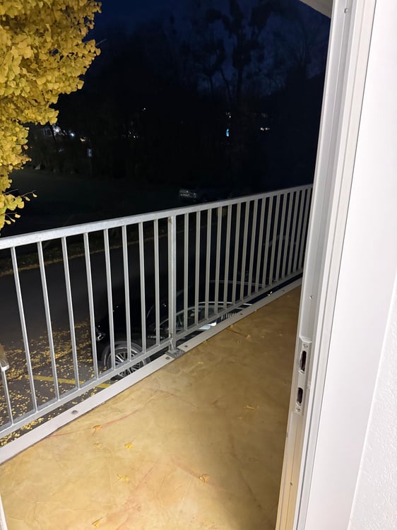 1-Zimmer Büroeinrichtung (120 m2) mit Küche und Dusche/WC 24