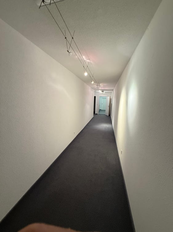 1-Zimmer Büroeinrichtung (120 m2) mit Küche und Dusche/WC 5