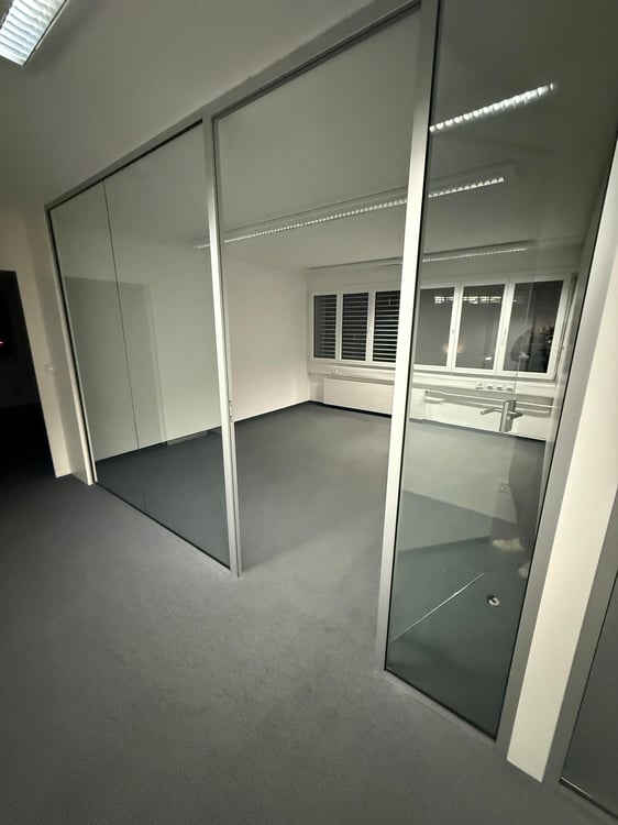 1 Zimmer Büroeinrichtung (ca. 120m2) mit Küche und Dusche/WC 13