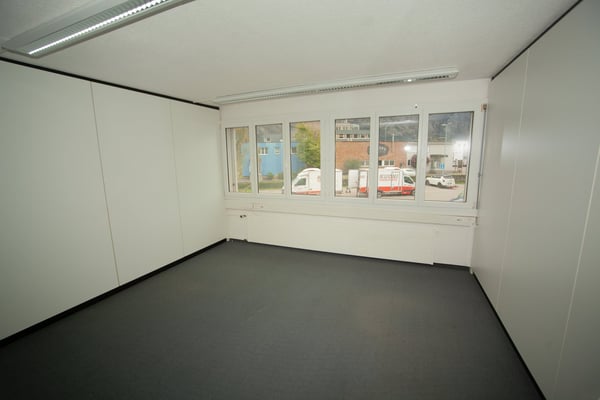 1 Zimmer Büroeinrichtung (ca. 120m2) mit Küche und Dusche/WC 9