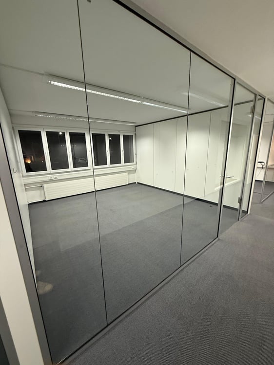 1 Zimmer Büroeinrichtung (ca. 120m2) mit Küche und Dusche/WC 15