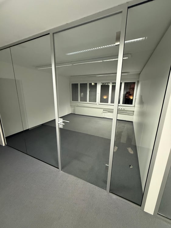 1 Zimmer Büroeinrichtung (ca. 120m2) mit Küche und Dusche/WC 14