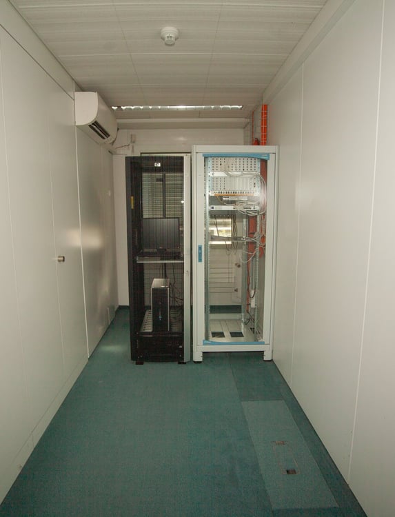 Großzügige Büroeinrichtung in bester Verkehrslage mit Atrium 21