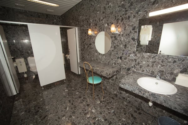 Großzügige Büroeinrichtung in bester Verkehrslage mit Atrium 33