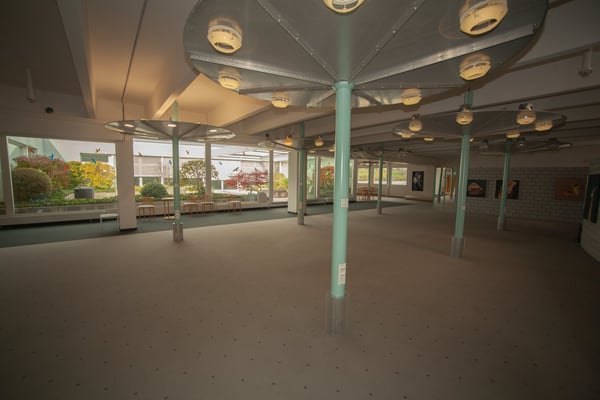 Großzügige Büroeinrichtung in bester Verkehrslage mit Atrium 8