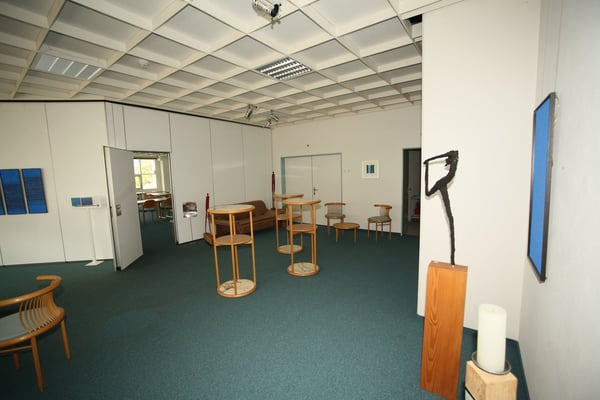 Großzügige Büroeinrichtung in bester Verkehrslage mit Atrium 26