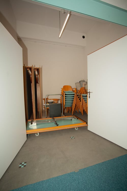 Großzügige Büroeinrichtung in bester Verkehrslage mit Atrium 32