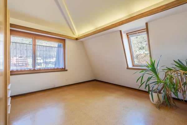 Grosszügige Attikawohnung mit Privatlift und sonniger Terrasse in Naters 7