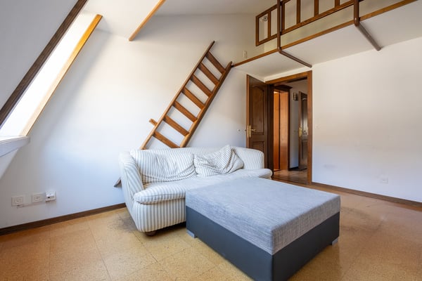 Grosszügige Attikawohnung mit Privatlift und sonniger Terrasse in Naters 6