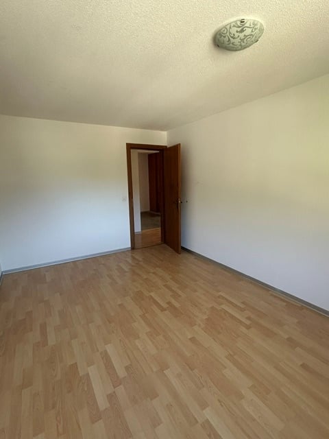 Helle 3-Zimmer-Wohnung mit Bergblick in Lax 6