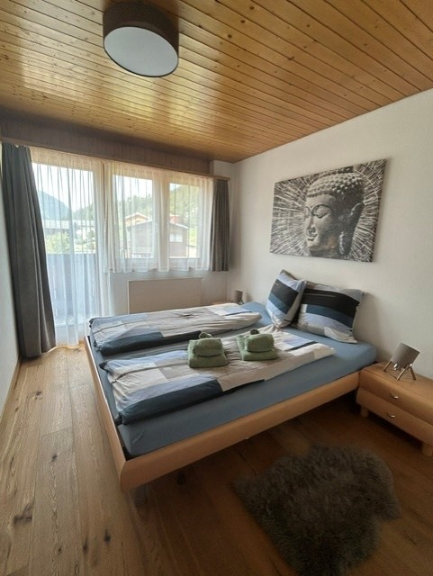 Gemütliche 2.5-Zimmer-Wohnung mit Balkon und schöner Aussicht in Lax 3