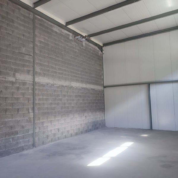 Halle industrielle neuve à louer à Saxon – 135 m² 6