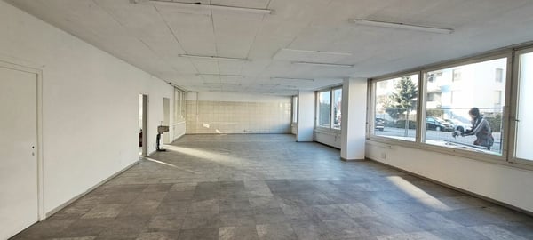 Bienne, grande surface commerciale de 1.5 pièces située au rez-de-chaussée dans une zone fréquentée 3