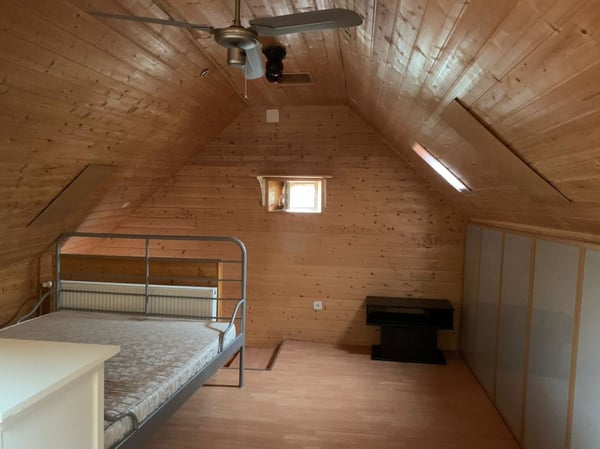 Chaux-de-Fonds, charmant studio meublé dans les combles 3