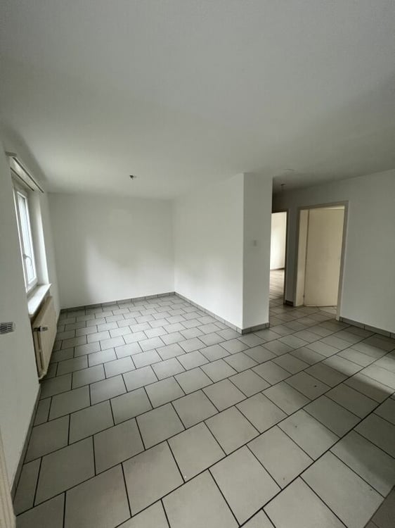 Tavannes, joli logement de 1.5 pièces rénové au 1er étage avec balcons 2