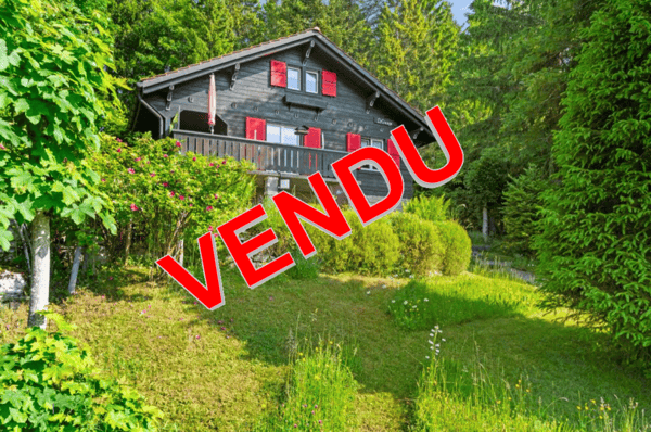Mont-Soleil, chalet en bordure de forêt avec vue sur Chasseral