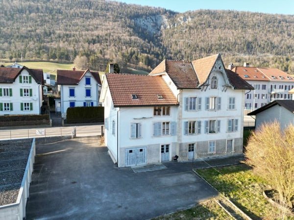 Cortébert, immeuble locatif de 4 appartements et 7 garages