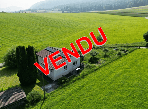 Cormoret, maison individuelle avec jardin en bordure de village