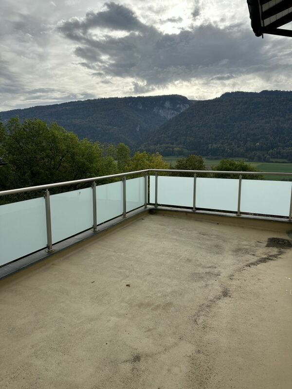 St-Imier, magnifique appartement de 4.5 pièces au 1er étage avec balcon et terrasse