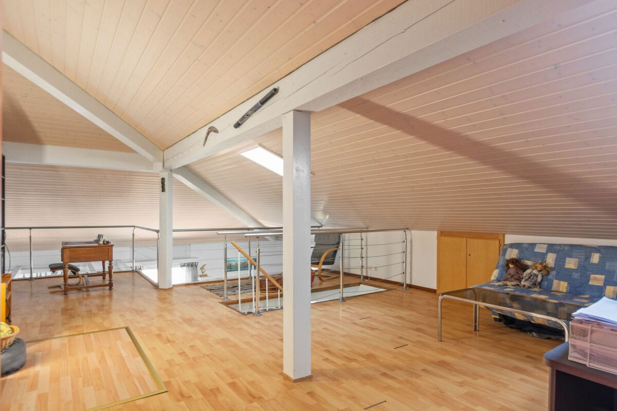 Dombresson, magnifique duplex de 4.5 pièces en attique, garage, place de parc