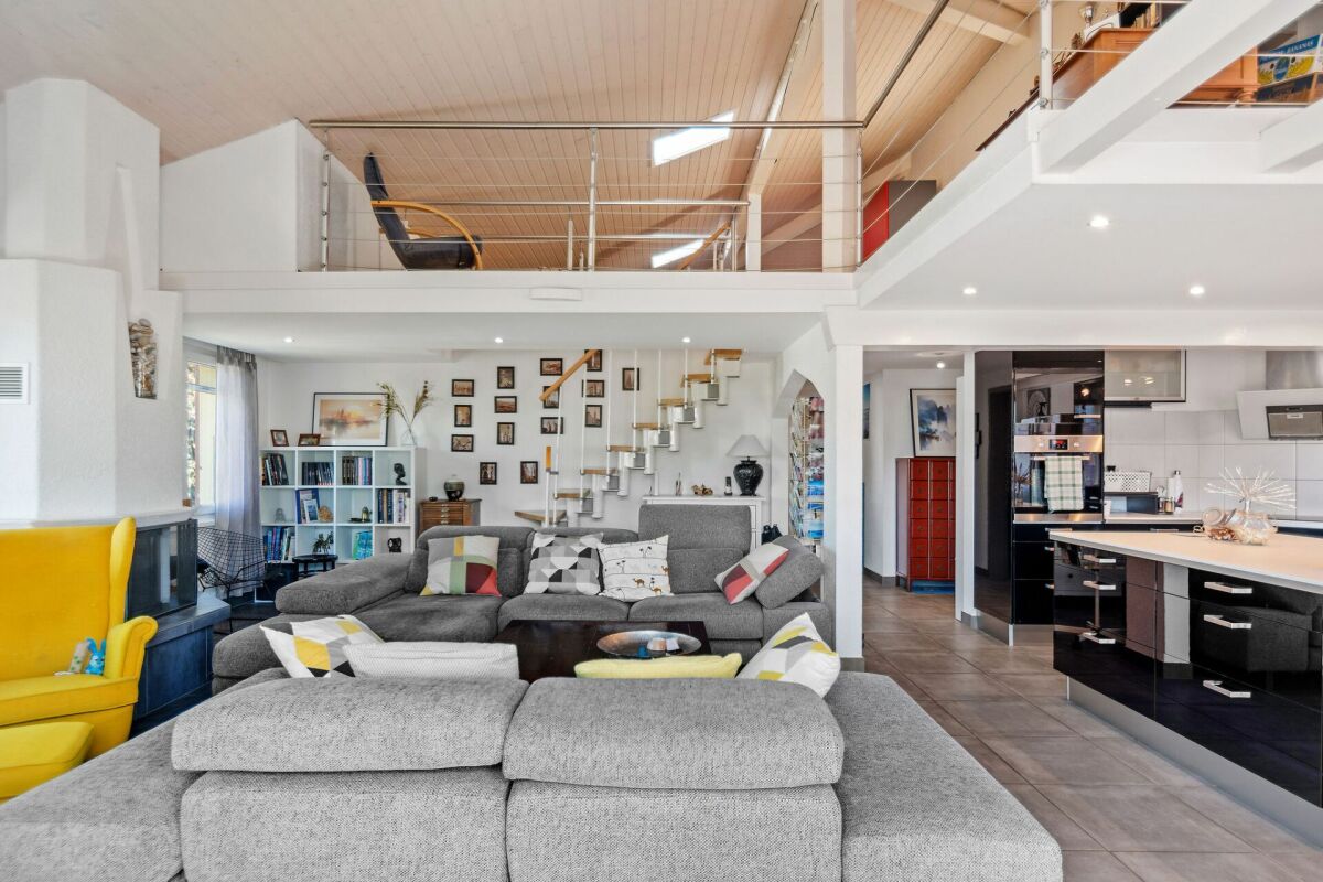 Dombresson, magnifique duplex de 4.5 pièces en attique, garage, place de parc
