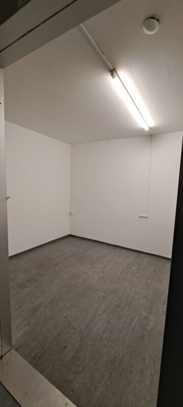 Bienne, grande surface commerciale de 5.5 pièces située au rez-de-chaussée dans une zone fréquentée