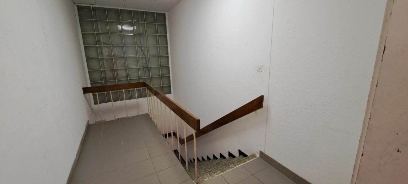 Bienne, grande surface commerciale de 5.5 pièces située au rez-de-chaussée dans une zone fréquentée