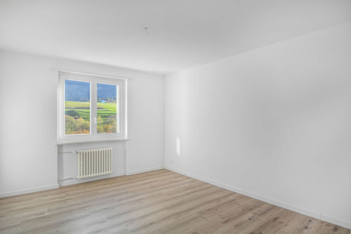 Tavannes, immeuble de rendement 8 appartements, 2 garages et 7 places de parc