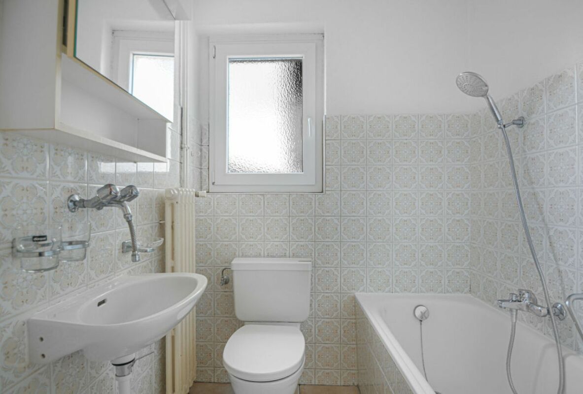 Tavannes, immeuble de rendement 8 appartements, 2 garages et 7 places de parc
