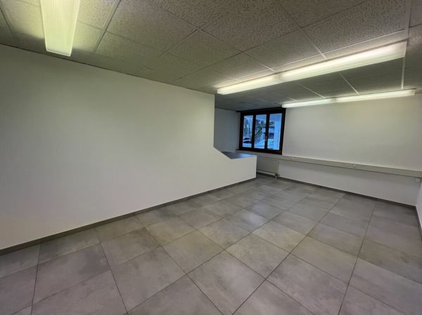 Reconvilier, surface commerciale au centre du village 2