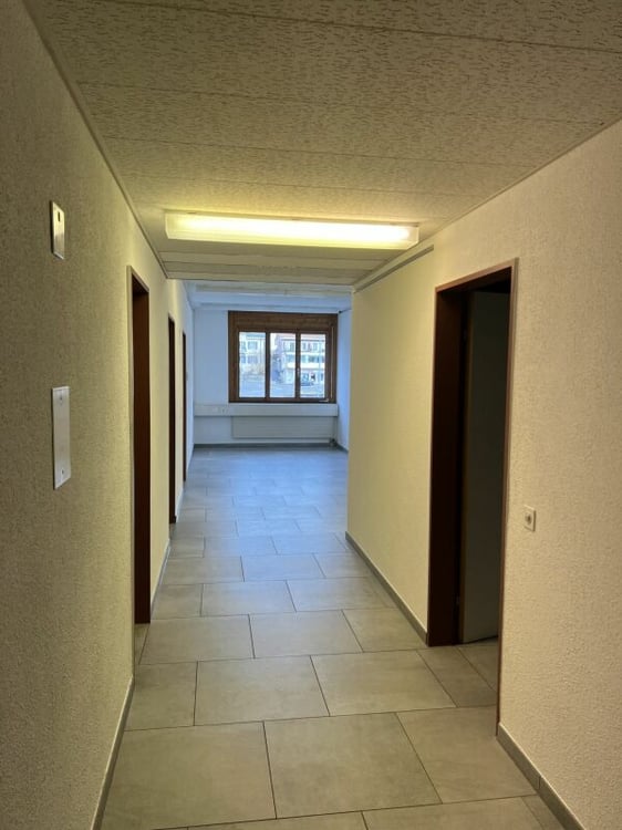 Reconvilier, surface commerciale au centre du village 5