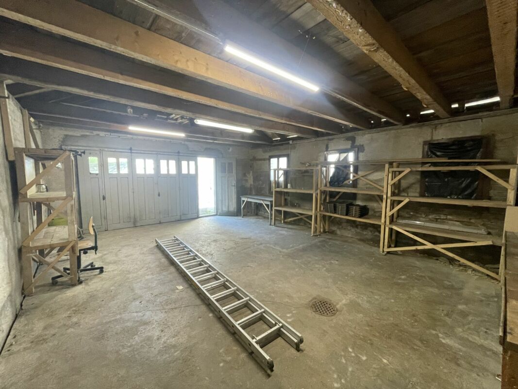 Cortébert, grand local - garage
