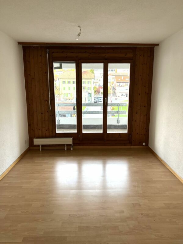 Reconvilier, joli logement de 2 pièces au 2ème étage avec cuisine neuve et balcons