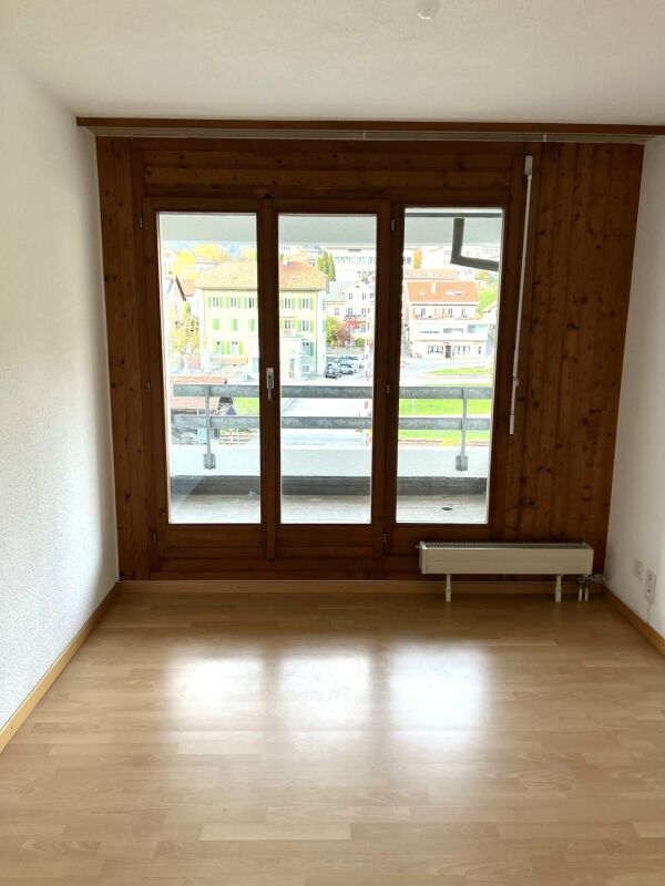 Reconvilier, joli logement de 2 pièces au 2ème étage avec cuisine neuve et balcons