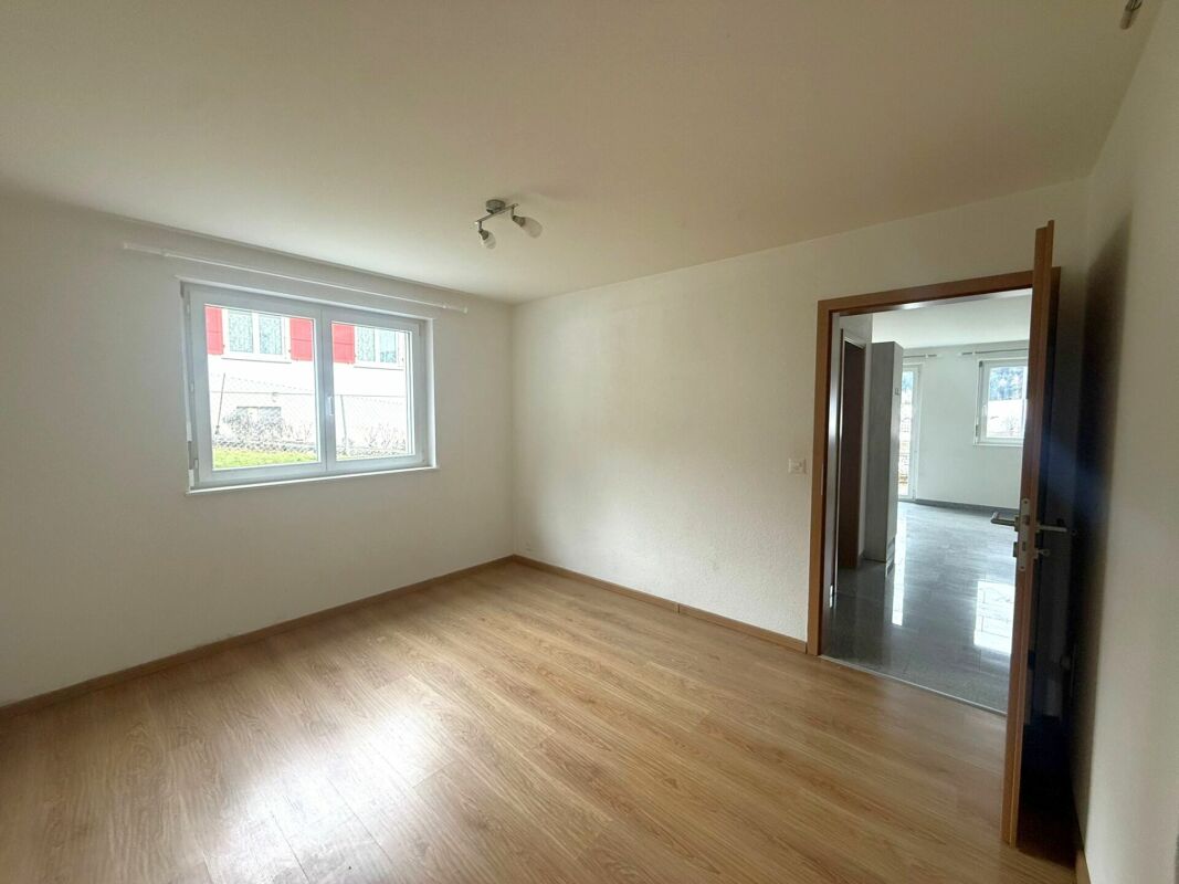 St-Imier, joli appartement 2.5 pièces avec terrasse, garage, jardin