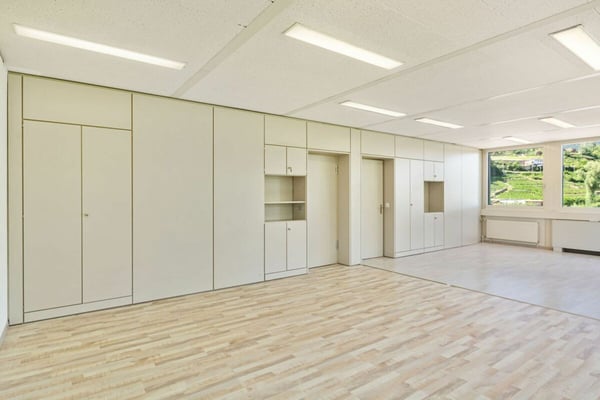 St-Blaise, surface commerciale de 186 m2 avec places de parc 6