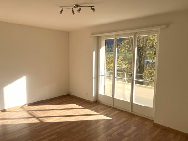 Corgémont, joli appartement de 3 pièces au 1er étage avec balcon 2