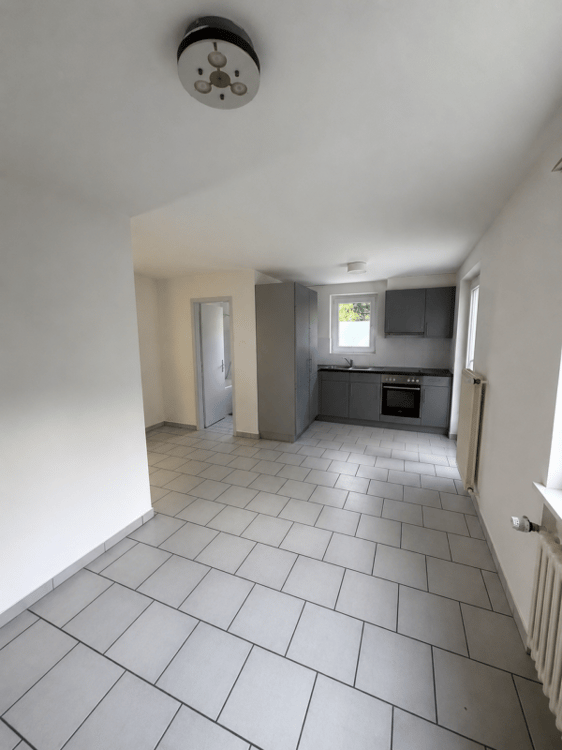 Tavannes, joli logement de 3.5 pièces rénové au 1er étage avec balcons 2