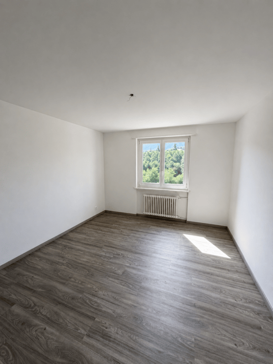 Tavannes, joli logement de 3.5 pièces rénové au 1er étage avec balcons 6
