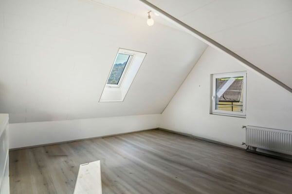 Sonvilier, maison de 5.5 pièces rénovée avec une surface louée 11