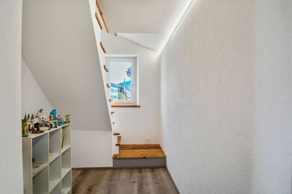 Sonvilier, maison de 5.5 pièces rénovée avec une surface louée 8