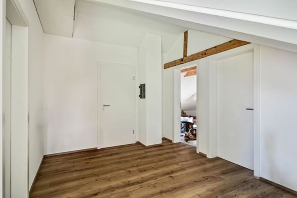 Sonvilier, maison de 5.5 pièces rénovée avec une surface louée 9