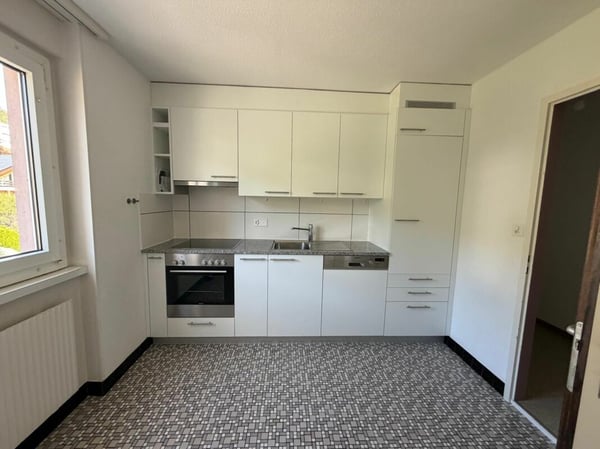 Tramelan, joli appartement de 2.5 pièces au 2ème étage avec balcon et vue dégagée 2