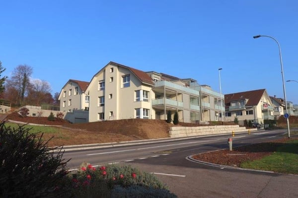 Moderne 2,5-Zimmer-Dachwohnung mit Weitblick