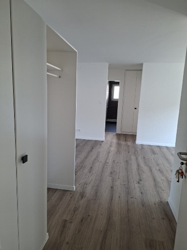 sehr schöne neu renovierte 3 1/2 ZW 8