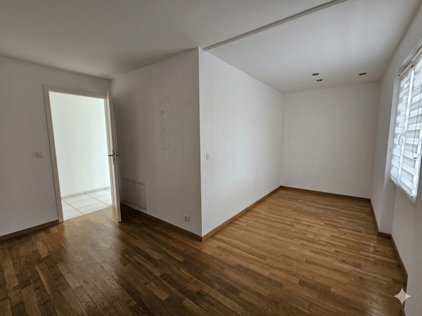 Ruhiges Wohnen, nah in der City in 4-Zimmer-Wohnung mit Balkon inkl. 1 Parkplatz in Binningen 4