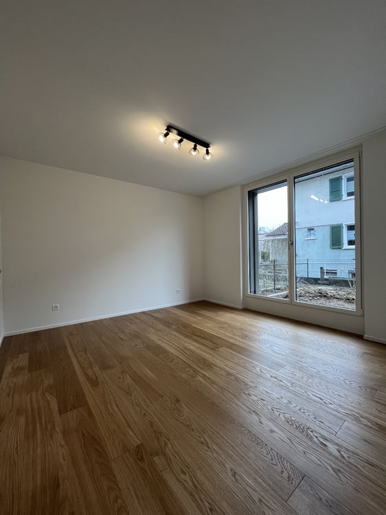 Moderne 3.5-Zimmer-Wohnung mit Wintergarten und Gartenbereich in Reinach 6