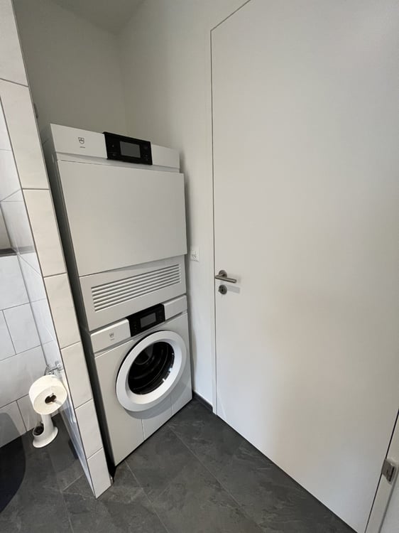 Moderne 3.5-Zimmer-Wohnung mit Wintergarten und Gartenbereich in Reinach 9
