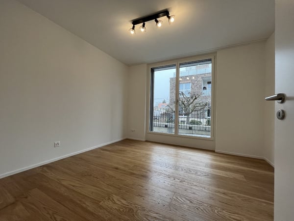 Moderne 3.5-Zimmer-Wohnung mit Wintergarten und Gartenbereich in Reinach 7