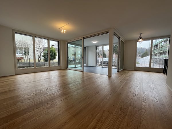 Moderne 3.5-Zimmer-Wohnung mit Wintergarten und Gartenbereich in Reinach 3
